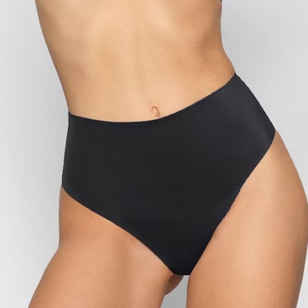 NWT SKIMS SMOOTHING INTIMATES HIGH WAISTED THONG size small